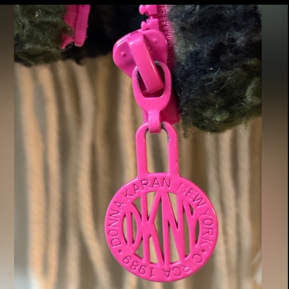 DKNY Kids Green Camouflage Sherpa Jacket with Pink Zipper size-4 - Picture 4 of 4